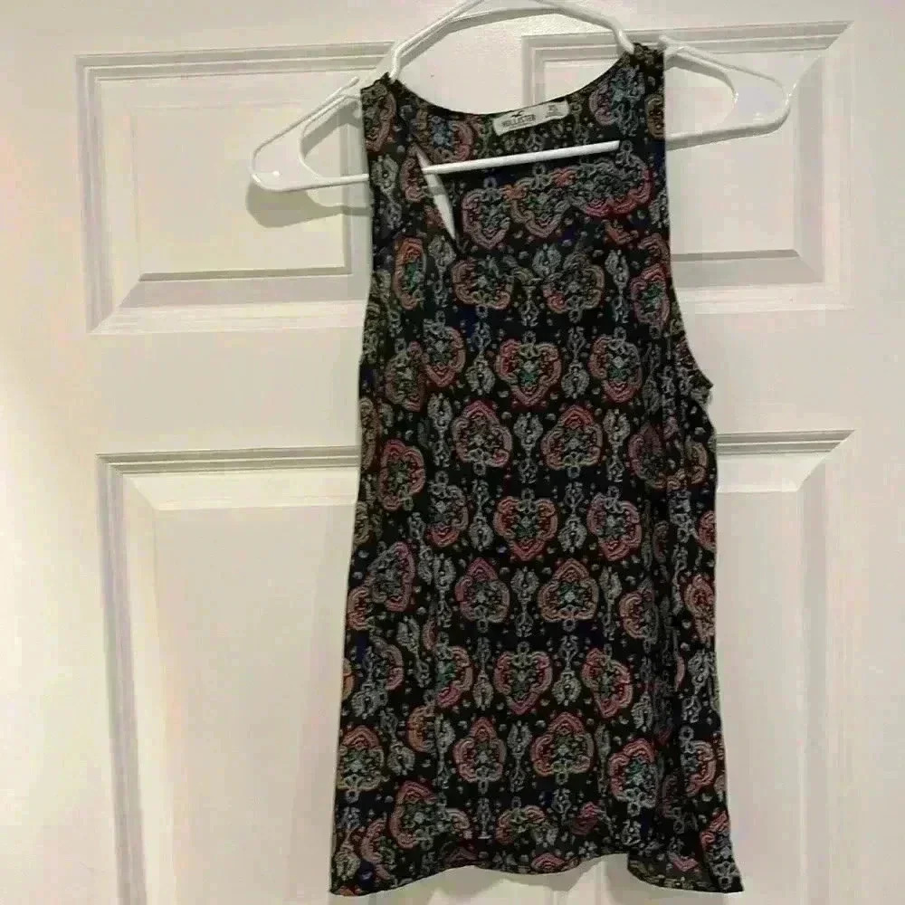 Hollister Women’s Racerback Tank Navy blue, red & green pattern. Sporty Size XS.